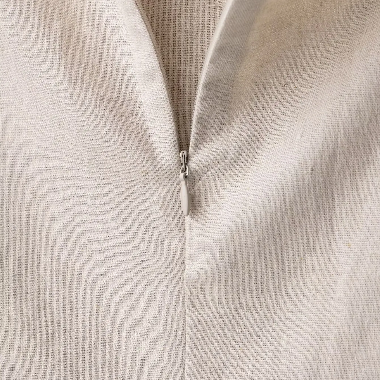 Iris | Sleeveless Linen-Blend Midi Dress with Barrel Pocket Accent